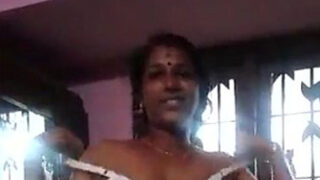 Bengali bhabhi ke big milky boobs