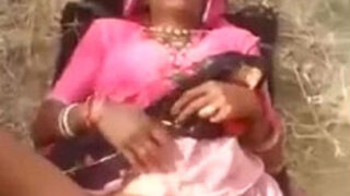 Sexy Village bhabhi ki khet me chudai ki video