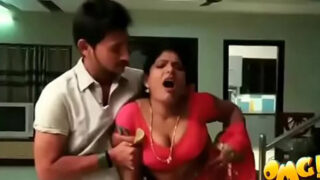 Pyasi aunty – Desi B grade Movie