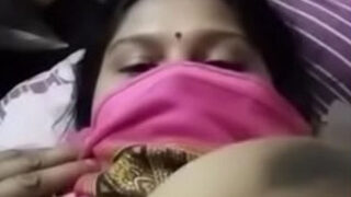 Sexy Bangla bhabhi live sex cam par chudwa rahi hai