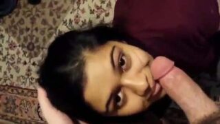 Cute girl blowjob de rahi hai