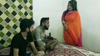 Makan Malkin aunty group chudai video Hindi