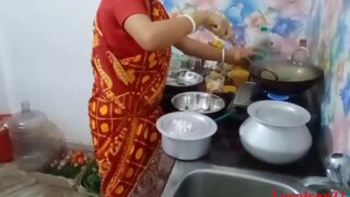 Dehati wife sex video Kitchen mein
