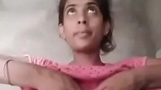 Desi girl showing boobs camera ke samne