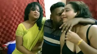 Do bhabhi ko group mein maje leke choda