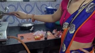 Khana banati hot Bihari bhabhi chudai video