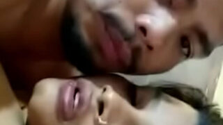 Chudasi girlfriend ki hot chudai ki MMS tape