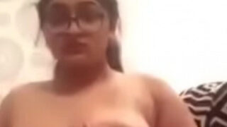 Desi girl Nidhi ki nude selfie video