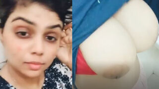 Indian girl Maaya juicy desi boobs dikhati hui