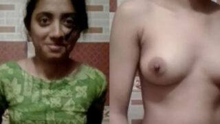College girl ki Indian desi boobs ki selfie