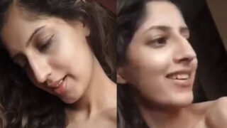Indian Muslim girl desi boobs dikhati hui