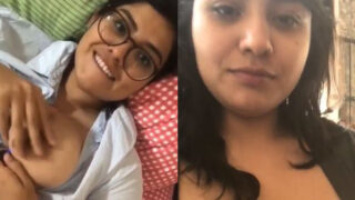College girl fingering aur boobs show ki video