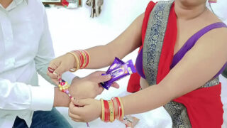 Rakshabandhan ke din bhai bahan sexy chudai karte hue