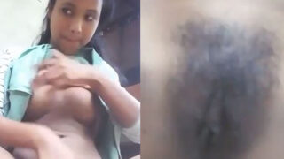 Desi girl hairy chut me ungli karti hui