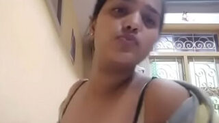 Desi ladki ki boobs dabane ki selfie