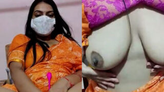 Horny Indian bhabhi ki dildo sex video