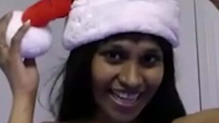 Tamil girl Santa ban kar chuchi dikhati hui