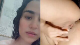 Pakistani girl fingering sex karti hui maje me