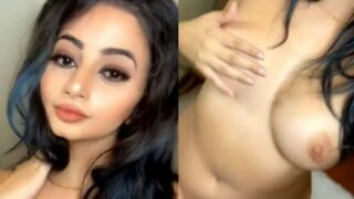 Cute Indian girl boobs chut dikhati hui