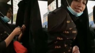 Desi Muslim ladki hard sex karti car mein